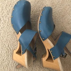 Dansko Thea sky blue cut out heel clogs sz 40